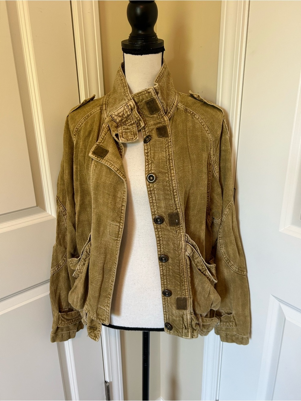 Vintage Free People 55% linen Utility Jacket in Olive/mustard color.